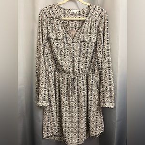 Size L fits like M. Worn a few times, great condition